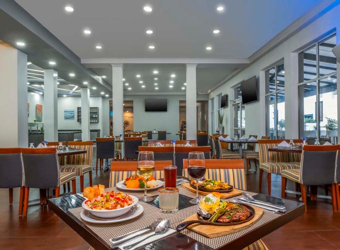 Urbano Restaurant Krystal Urban® Monterrey Urbano Restaurant Krystal Urban® Monterrey