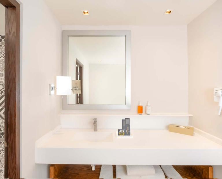 JUNIOR SUÍTE Krystal Urban® Monterrey JUNIOR SUÍTE Krystal Urban® Monterrey