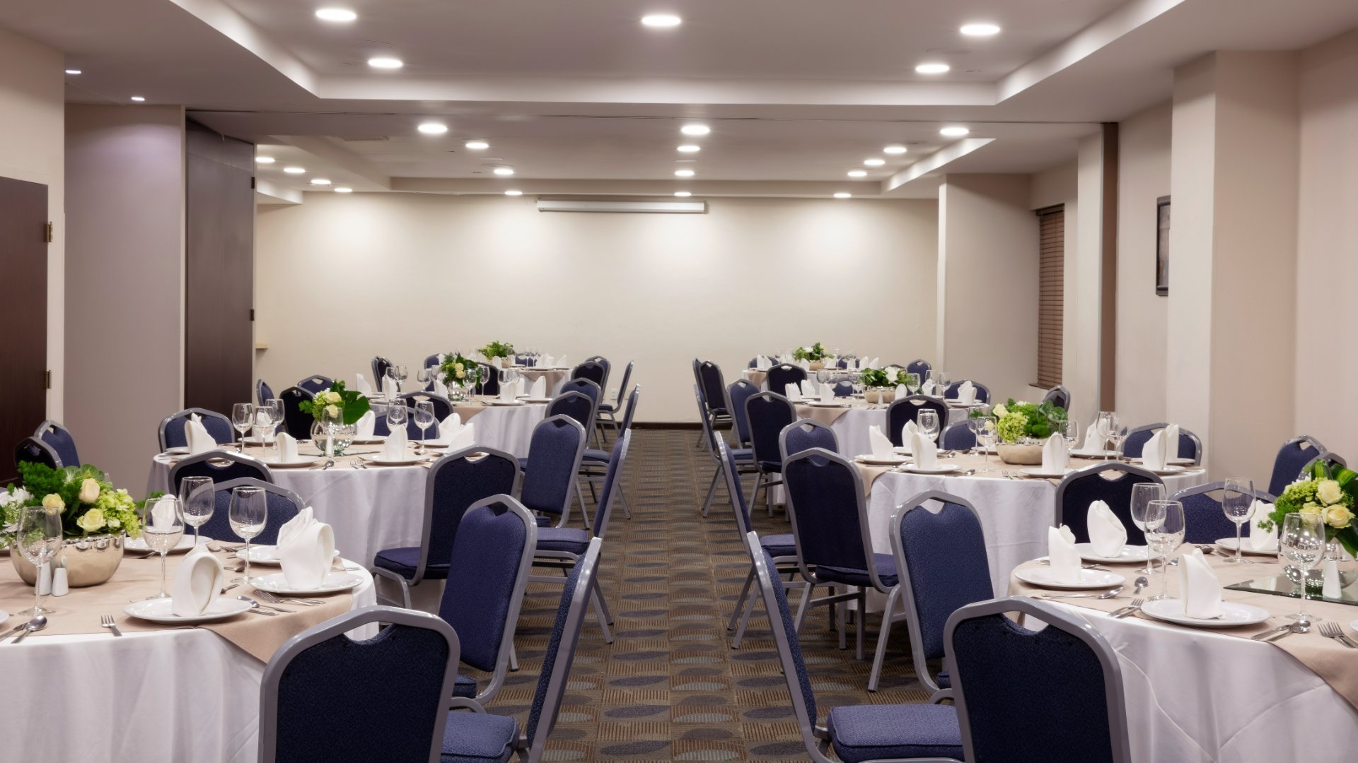 Krystal Urban® Monterrey San Jerónimo Krystal Urban® Monterrey San Jerónimo